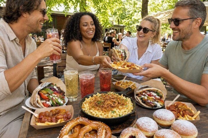 Berlin Vegetarian Food Tour: Currywurst, Döner & 6 Tastings 1