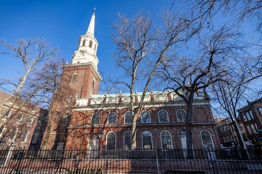 The beautiful Christ Church's congregation included George Washington, and Benjamin Franklin is buried in its cemetery nearby. 2