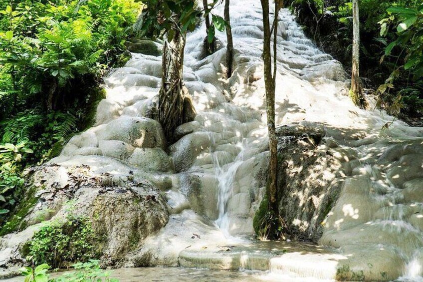 Sticky Waterfall and Mae Ngat Boat Tour from Chiang Mai 3