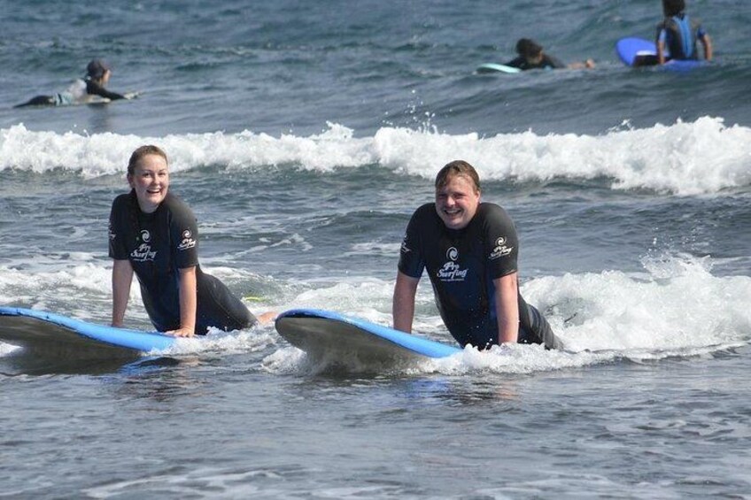 Surf Playa del Inglés – perfect for couples and friends learning together. 4