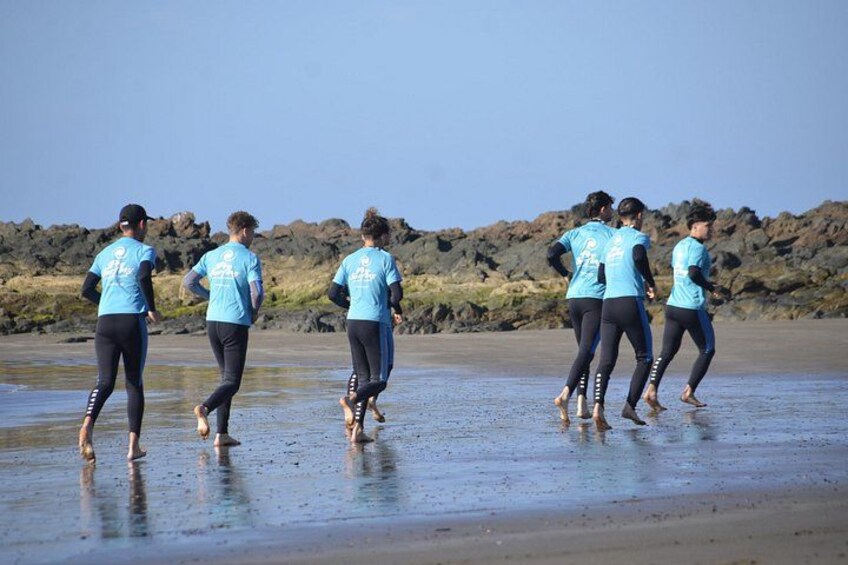 Surf Gran Canaria – beginner lesson, full equipment included.Warm up 2