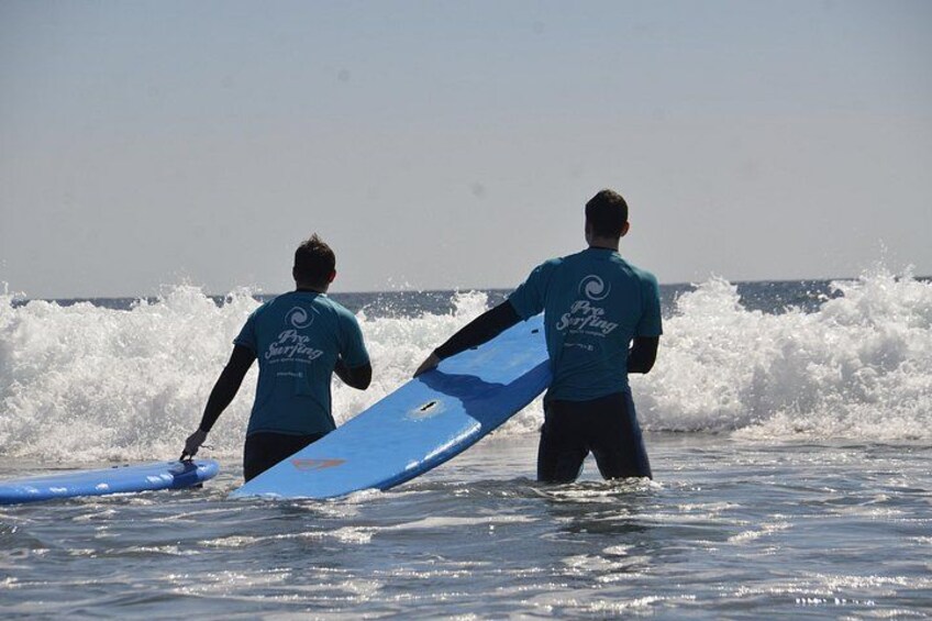 Surf Playa del Inglés – perfect for couples and friends learning together. 3