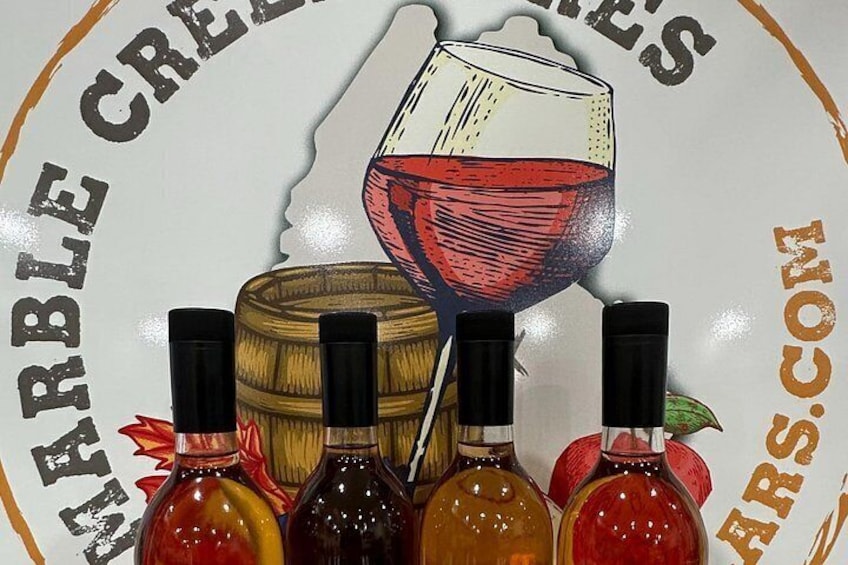 Un logo comprenant un verre à vin, des barriques et des bouteilles. 3