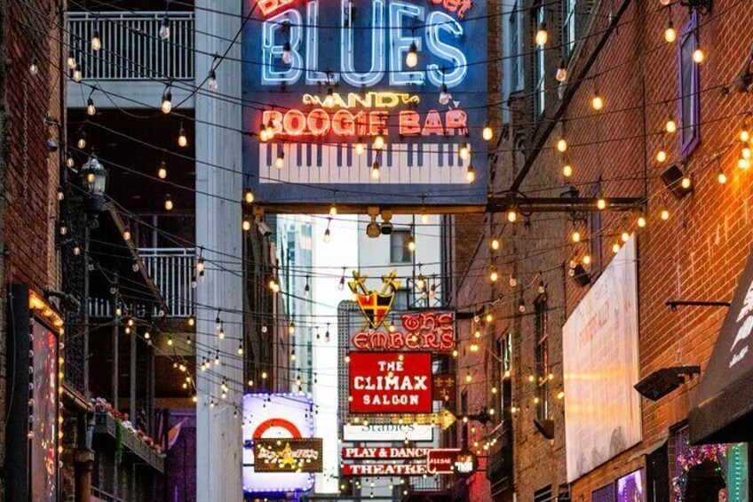 Neonskilte for Blues and Boogie Bar, Climax Bar og et spillested med dans. 3