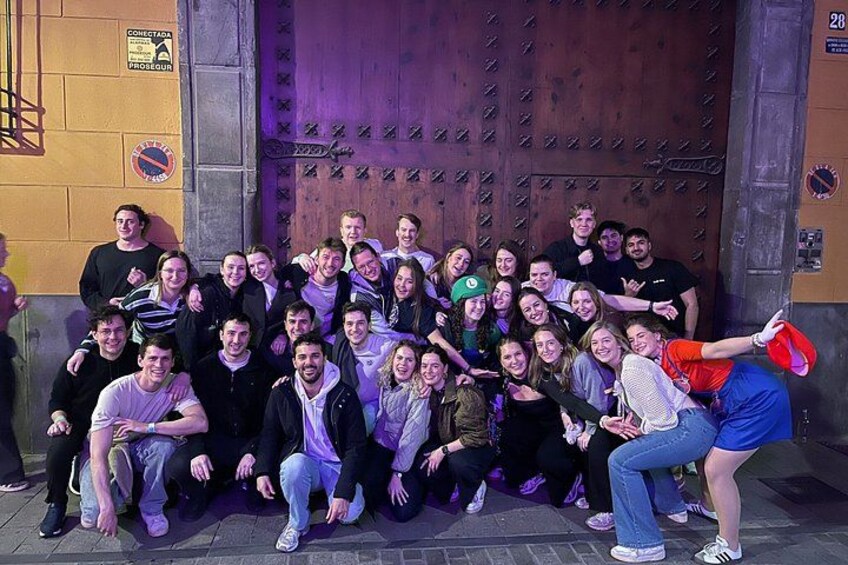 Pub Crawl Valencia: Bars, Free Shots & Club Entry 1
