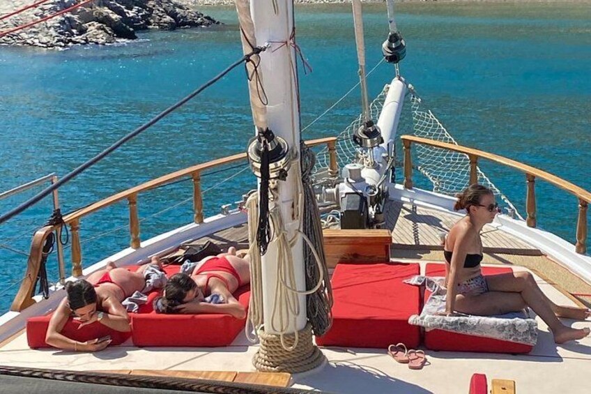 Sunset Cruise Athens Riviera – Half Day Swimming&BBQ onBoard 4