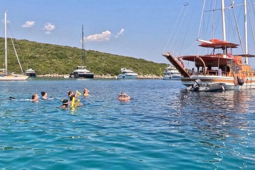 Sunset Cruise Athens Riviera – Half Day Swimming&BBQ onBoard 3