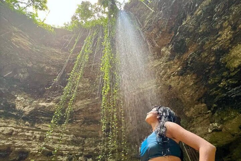 Chichen Itza Deluxe Tour with Mayan Buffet and Cenote Chichikan 4