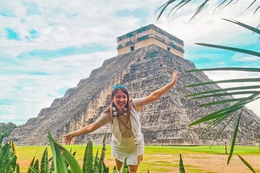 Chichen Itza Deluxe Tour with Mayan Buffet and Cenote Chichikan 1