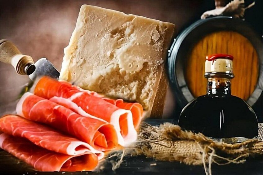 En ost, några sorters lufttorkat kött och en flaska med vätska. 1