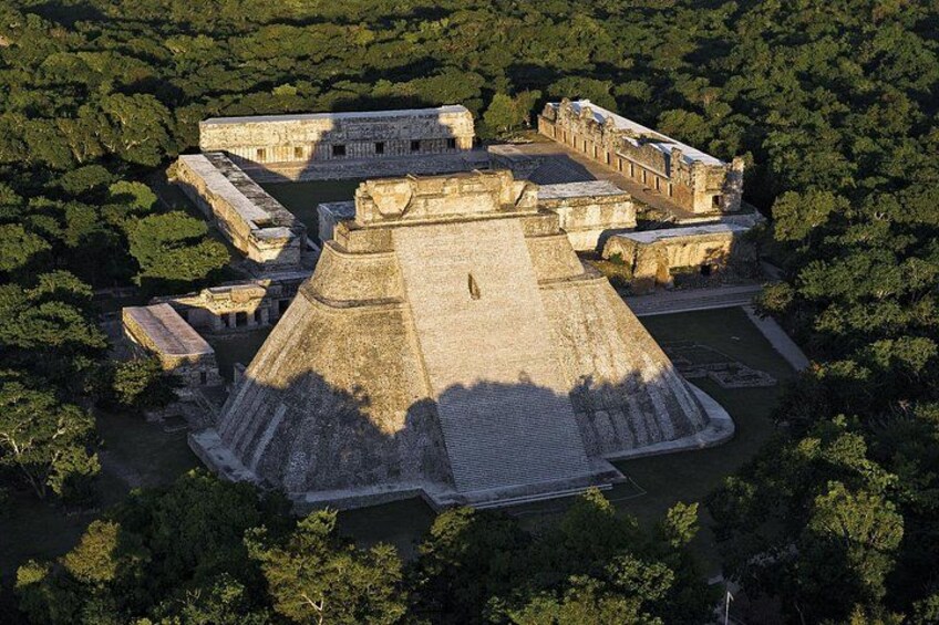 Uxmal and Hacienda Mucuyché: A Journey to the Heart of the Mayan World 1