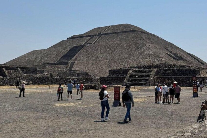 Guided tour EN Teotihuacan - Breakfast EN cave-round transport 1