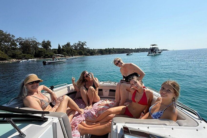 Private boat tour Antibes & Billionaire bay-Relax, swim & snorkel 1