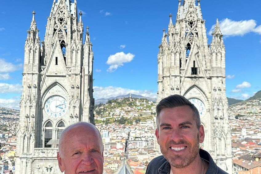 Private Full Day Quito: Old Town, Viewpoint, Equator, local food 2