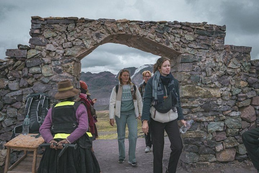 Stone gate , limit between rainbow Mountain and red valley 2
