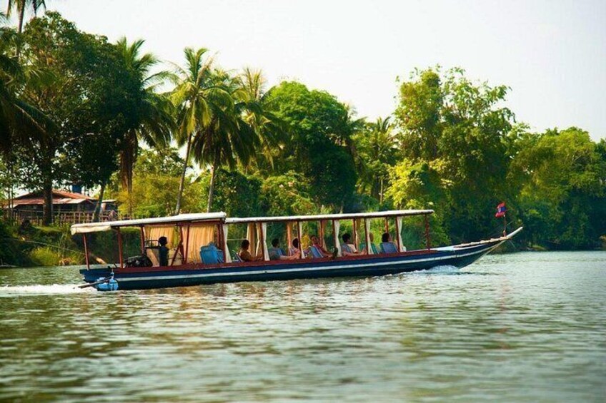Luang Prabang Mekong Sunset Cruise and Night Market Private Tour 5