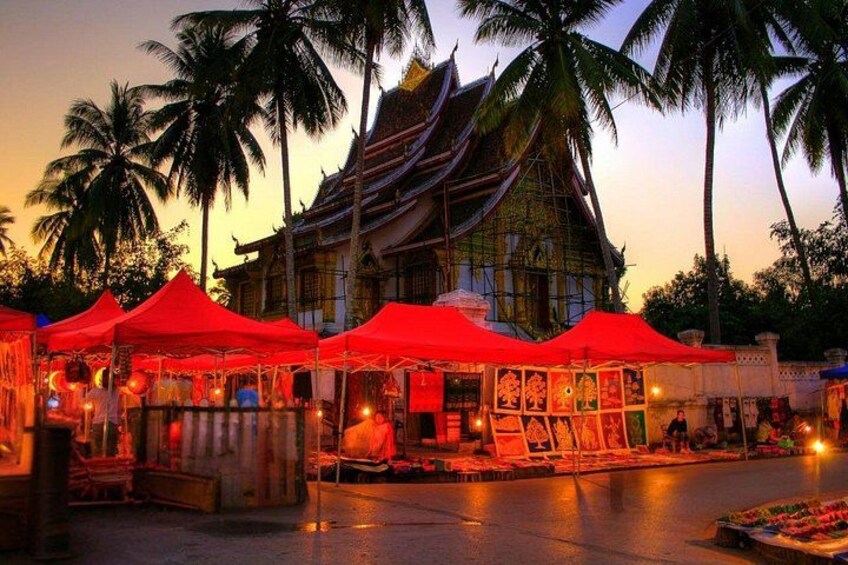 Luang Prabang Mekong Sunset Cruise and Night Market Private Tour 3