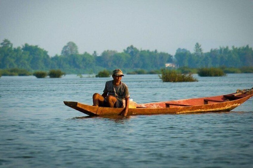 Luang Prabang Mekong Sunset Cruise and Night Market Private Tour 3