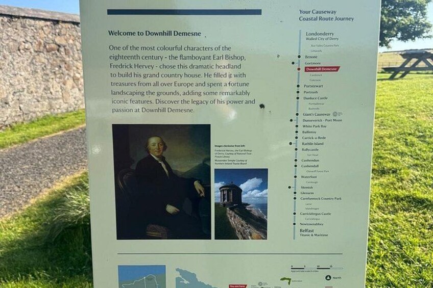 Ein historisches Schild mit Text und Bildern, darunter ein Porträt und eine Landschaftsansicht. 3