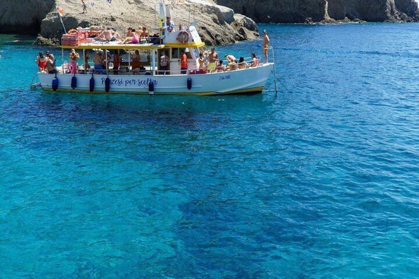 Boat tour island of Ponza 2