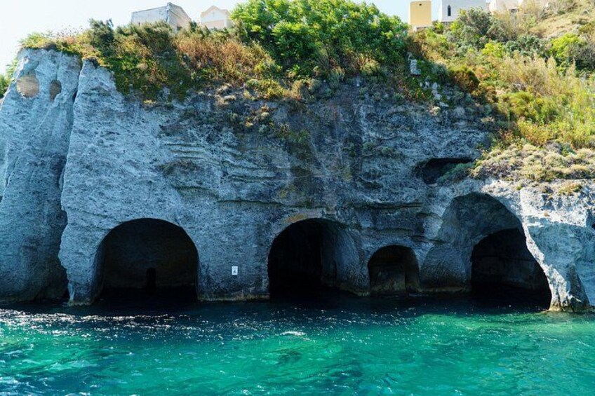 Boat tour island of Ponza 2
