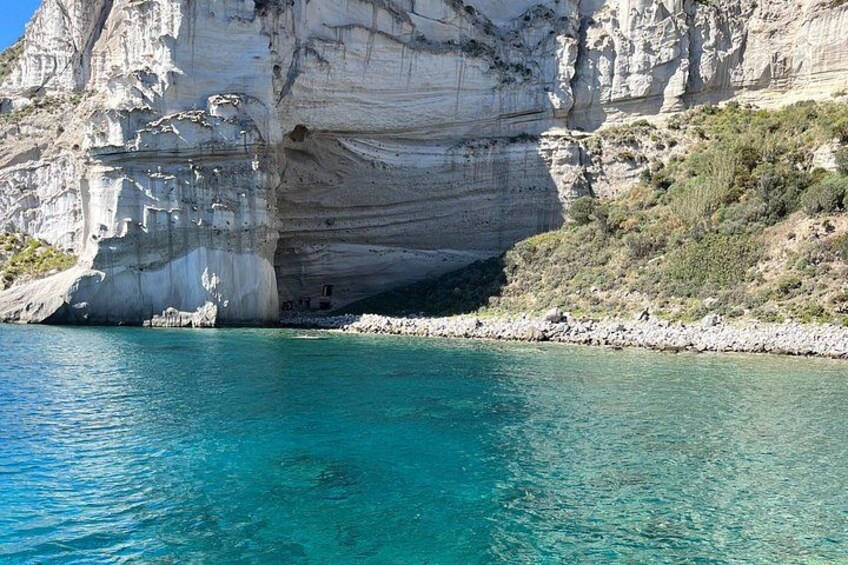 Boat tour island of Ponza 3