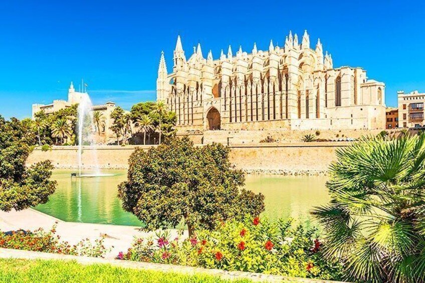 Palma Cathedral, 24h Hop-On Hop-Off Bus & Boat Tour 4