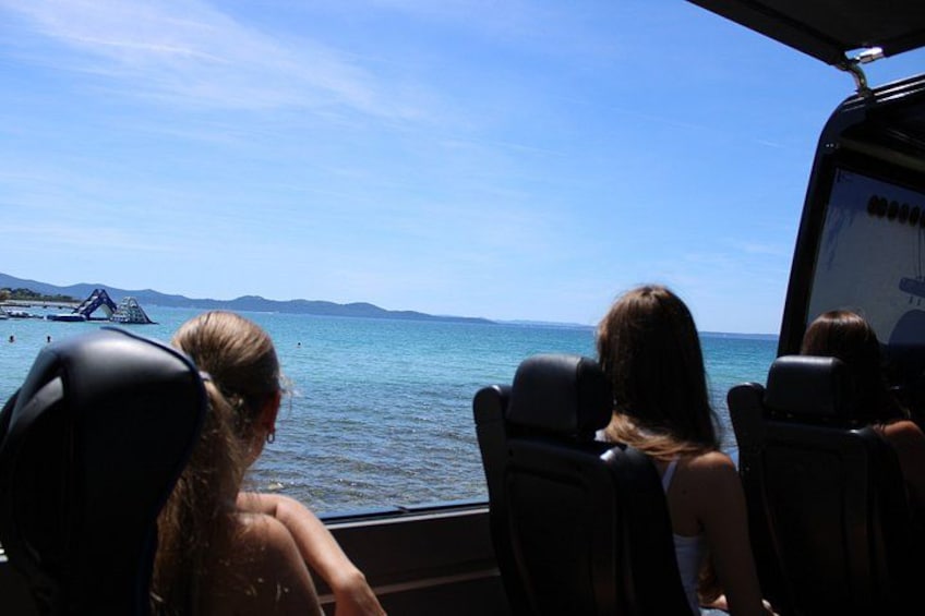 A boat with passengers looking at the sea. 4