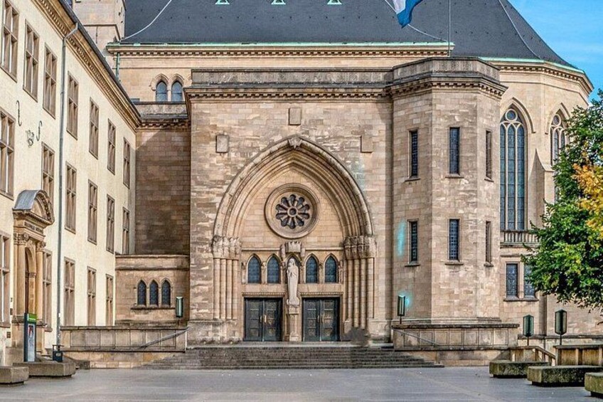 Luxembourg tour in Spanish : History and Charm 1