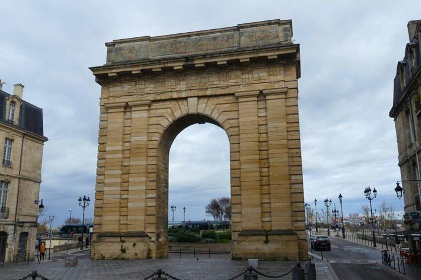 Bordeaux 1h30 City Walking Tour: Discover Historic Landmarks 5