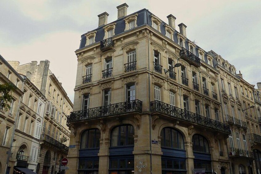 Bordeaux 1h30 City Walking Tour: Discover Historic Landmarks 4