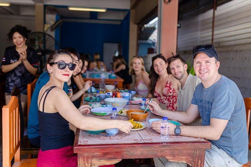 White, Black, Blue Temples & Golden Triangle Tour From Chiang Mai 4
