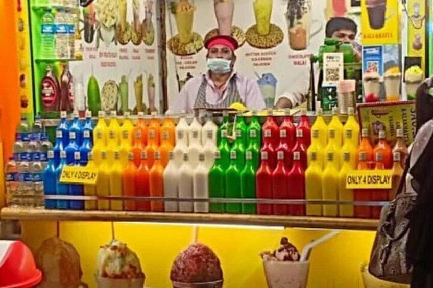 Mumbai Street Food & Beach Tour with 10+ Tastings 2