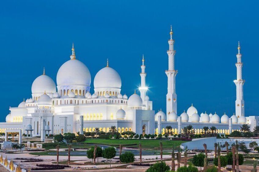 Abu Dhabi City Tour with Emirates Palace and Grand Mosque 3