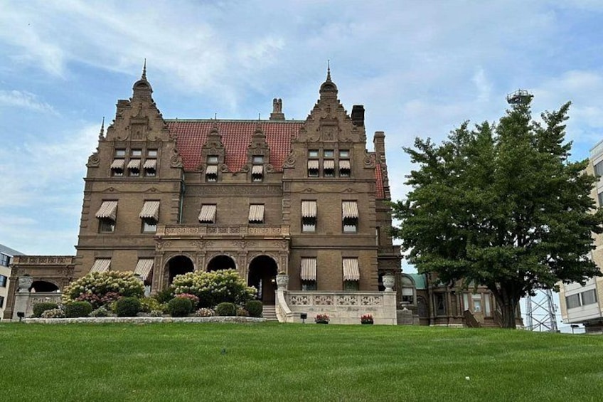 Haunting Histories: An Audio Tour of Milwaukee‘s Wicked Westown 4