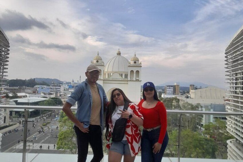 Sightseeing old town San Salvador with Hugo's City Tour 2