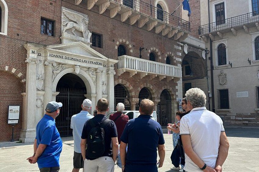 Verona Must-See Sites: Guided Walking City Tour with local Expert 3