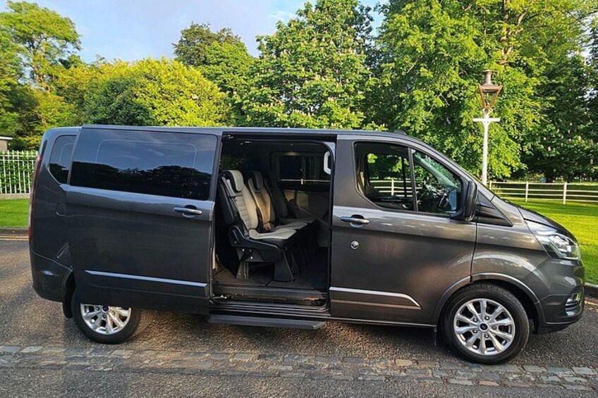 Luxury Transport 1 - 7 Passengers 2