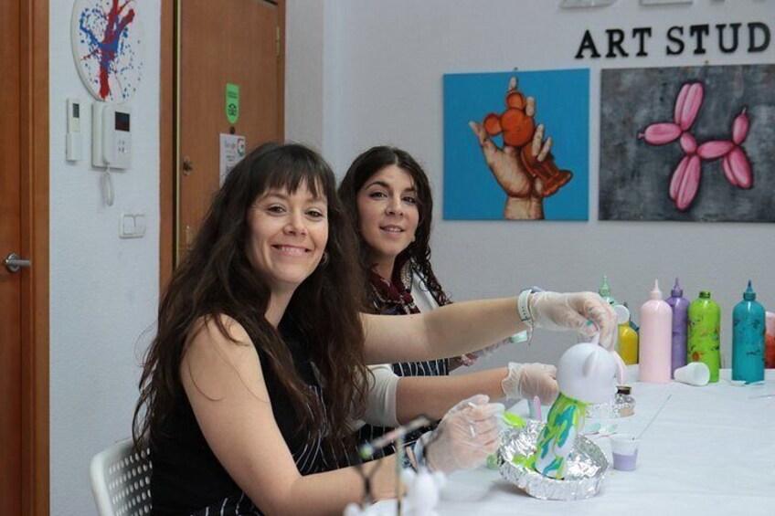 Fluid Art Workshop – Create Your Own Art Alicante Bear Art Studio 3