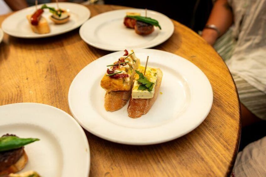 Barcelona: Gothic And El Born Food Tour with Tapas and Wine 3