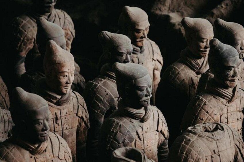 Terracotta soldiers in a row. 5