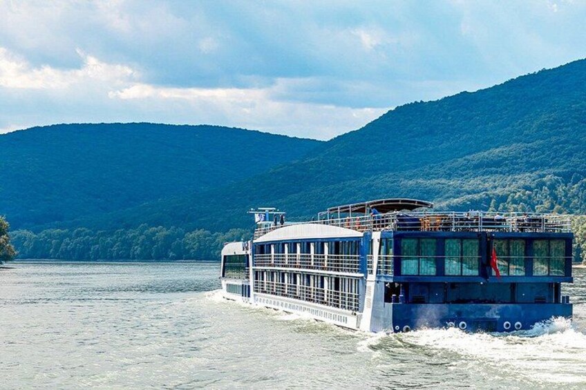 Budapest: St.Stephen's Basilica, Danube Cruise & More 1