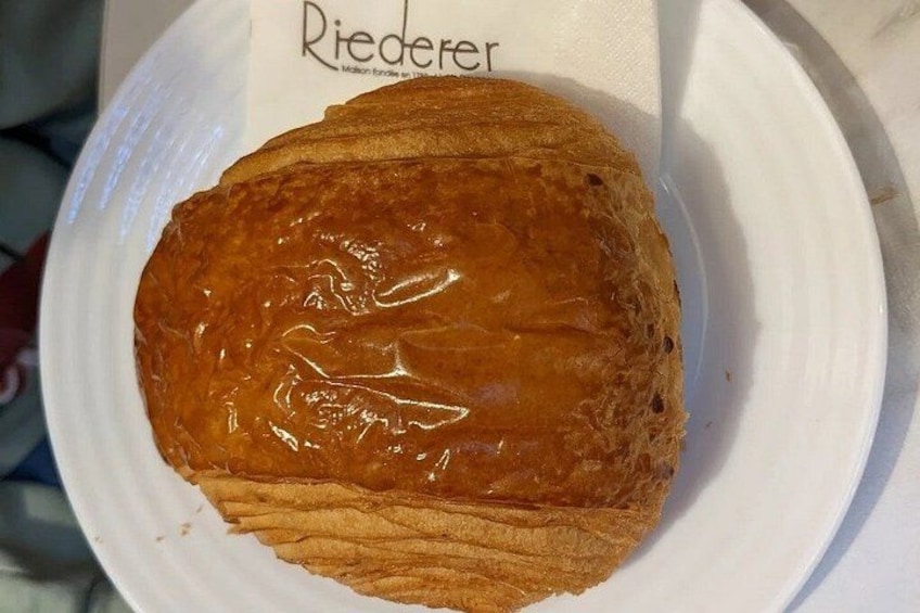 A loaf of bread on a white plate with a label that reads 'Riederer.' 2