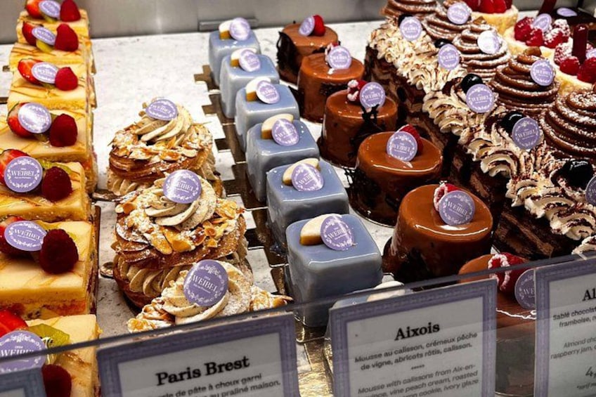 A variety of desserts with labels indicating names like 'Paris Brest' and 'Aixois.' 4