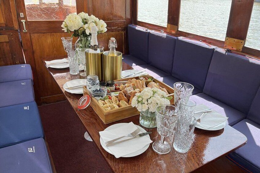 Amsterdam Brunch Cruise with Bubbles 2