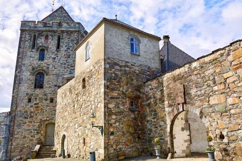 Bergen Scavenger Hunt & Highlights Self-Guided Walking Tour 2