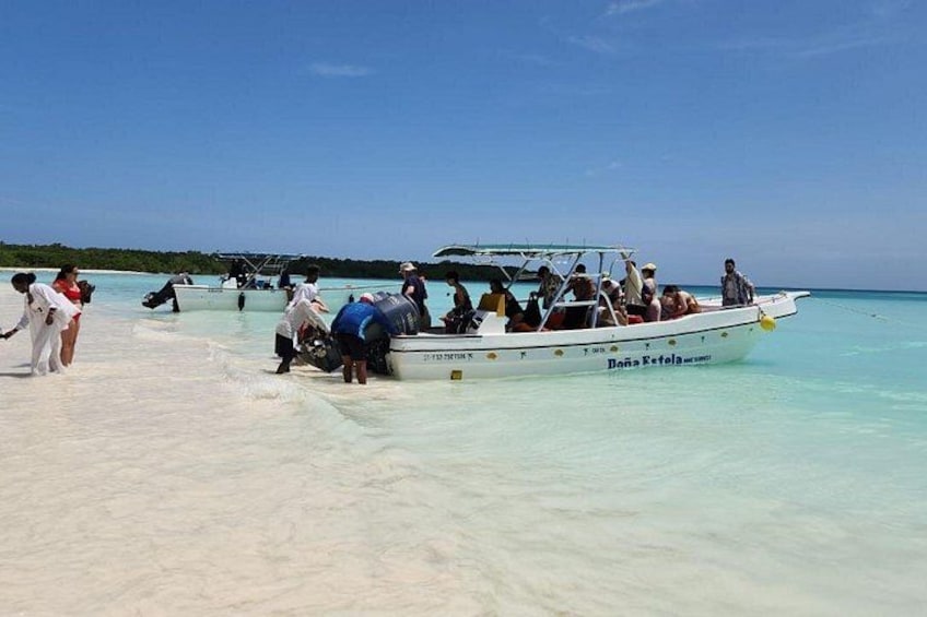 Travel to Isla Saona Vip for 4 beaches, Food Vip, drink, included 3