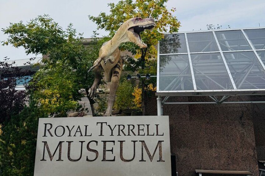 Drumheller & Hoodoos Day Trip from Calgary, Explore the Badlands 5
