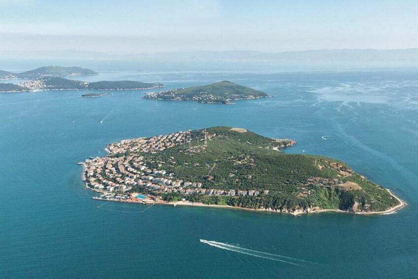 Princes Islands Tour Kınalıada and Buyukada with Lunch 2