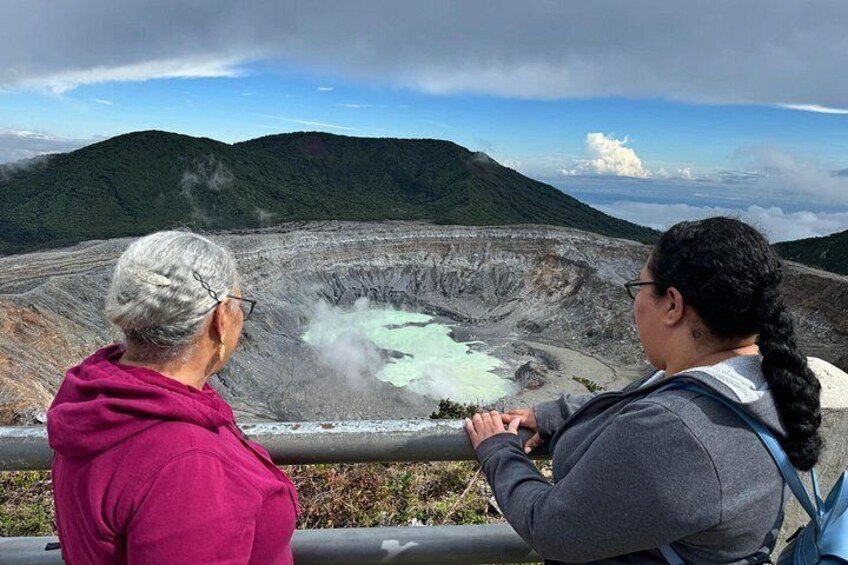 Private Tour to Poás Volcano with Local Strawberry Tasting 3